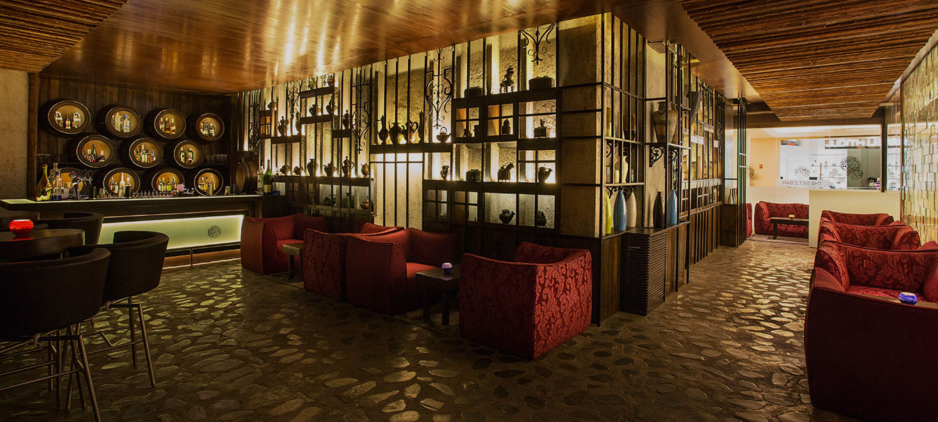 DLF Emporio, Дели